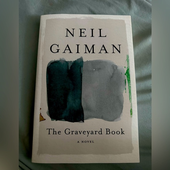 Other - The Graveyard Book by Neil Gaiman Paperback